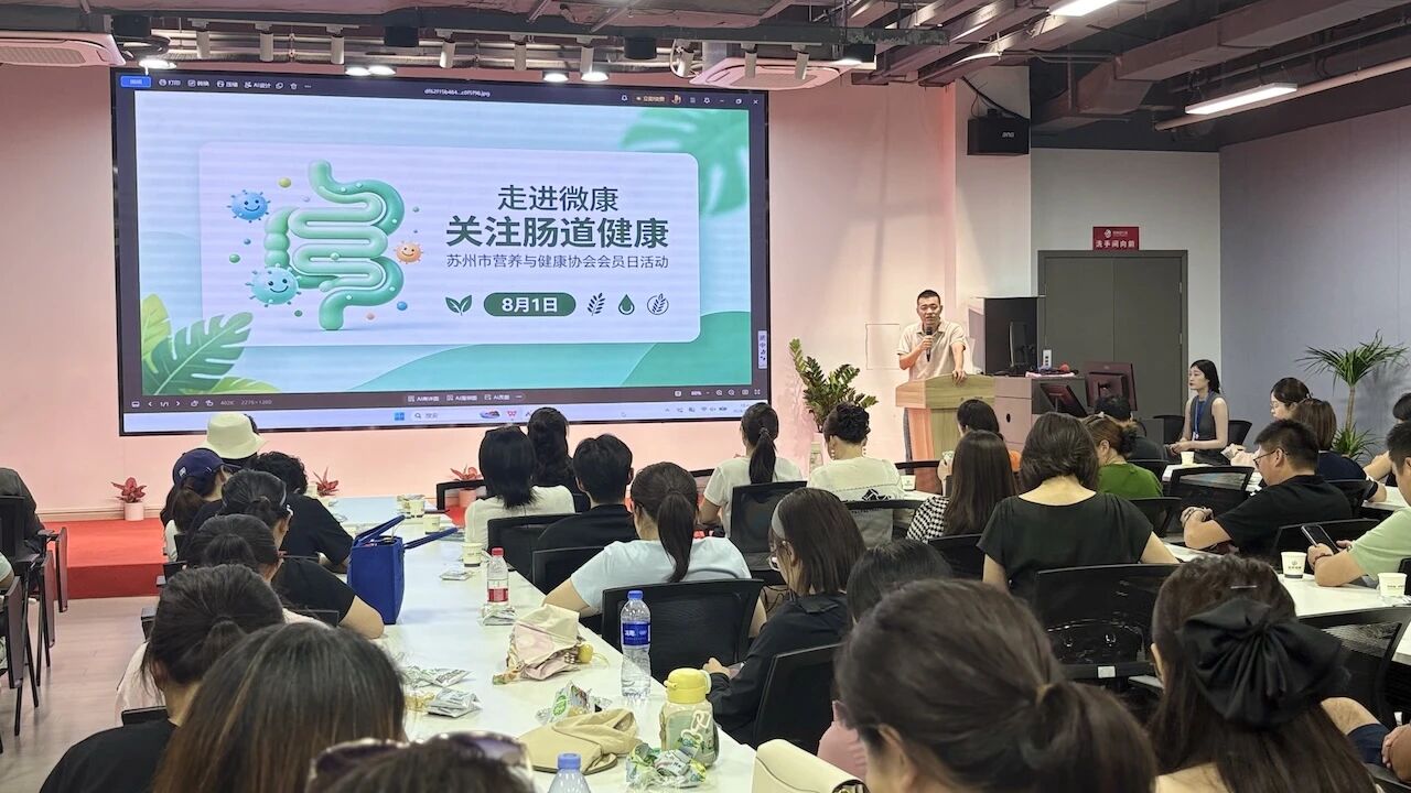 会员们在微康益生菌工厂合影